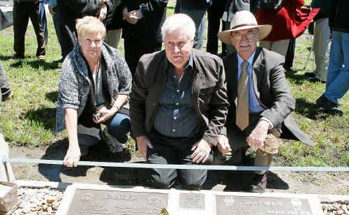 Karen Taylor, John Hoffman and Mayor Ron Bellingham in front of the plaque dedicated to the Hoffman and Xander families at the weekend. Karen Taylor, John Hoffman and Mayor Ron Bellingham in front of the plaque dedicated to the Hoffman and Xander families at the weekend.